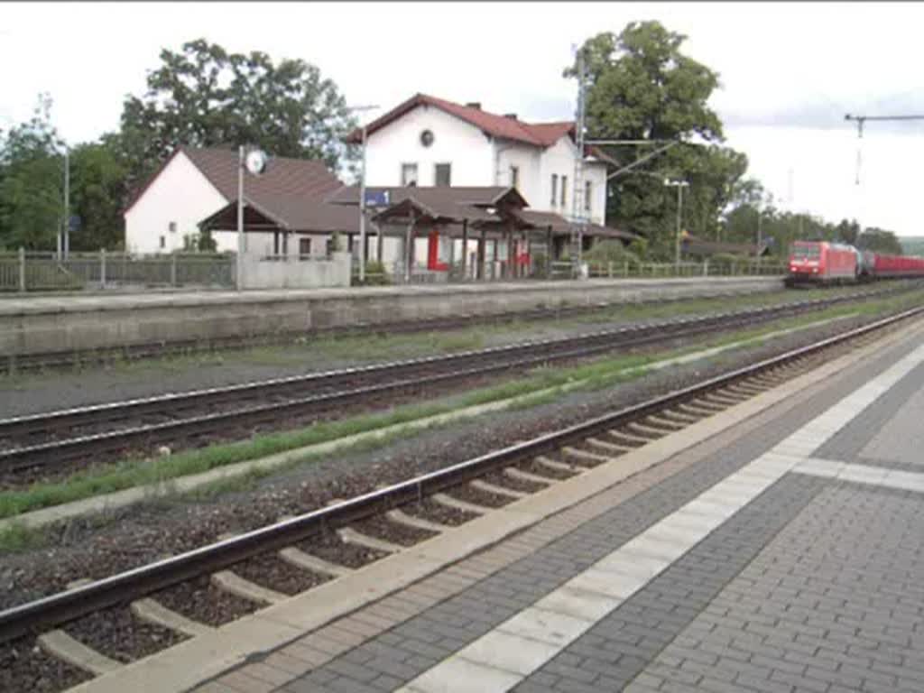 Ein durchfarender Gemischtergterzug in Postbauer-Heng am 23.06.2007