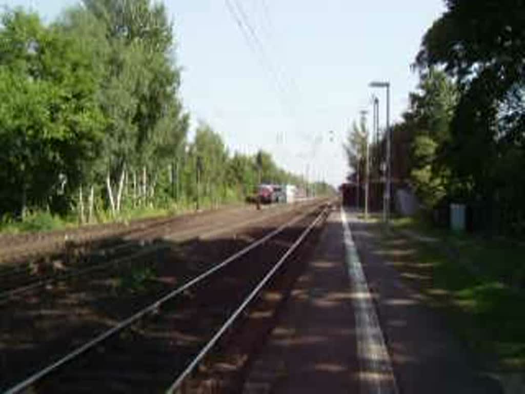 Ein ET 420 der S-Bahn Rhein/Main in Maintal Ost. Da hier noch RB fahren ist dies ein Glcksfall gewesen. Ab 2016 sollen hier S-Bahn Tiebwagen rollen. Dafr mssen die Bahnhfe Frankfurt Mainkur/
Maintal West/Maintal Ost/Hanau Wilhemsbad umgebaut werden. Dies war bestimmt nur eine berfhrungsfahrt, da keine Fahrgste in der Bahn sassen. 