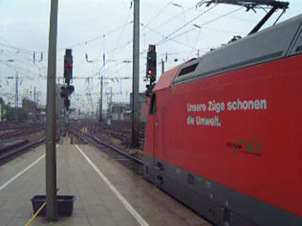 Ein EuroCity aus Hamburg-Altona nach Chur(CH) fhrt mit einer Br 101 aus Kln Hbf aus. Hinten schiebt noch eine 120er. Gleichzeitig fhrt ein IC aus Frankfurt(Main)Hbf nach Westerland(Sylt) mit Br 101 ein.