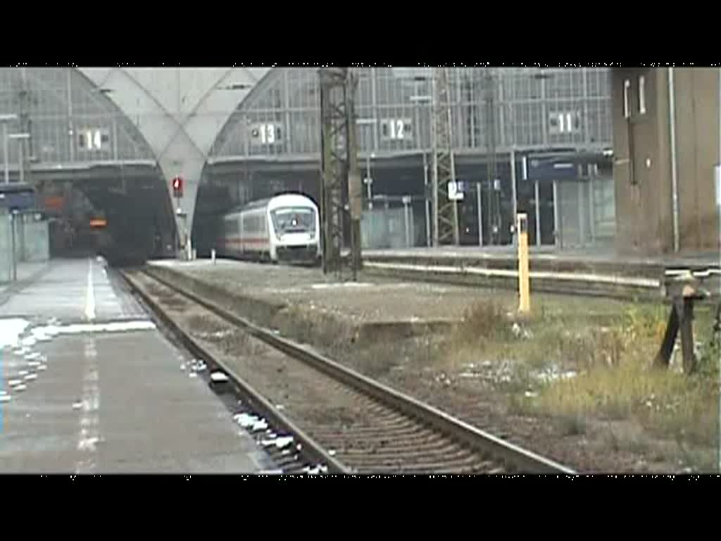 Ein IC fhrt aus dem HBF Leipzig geschoben von 101 119-6 16.12.2009