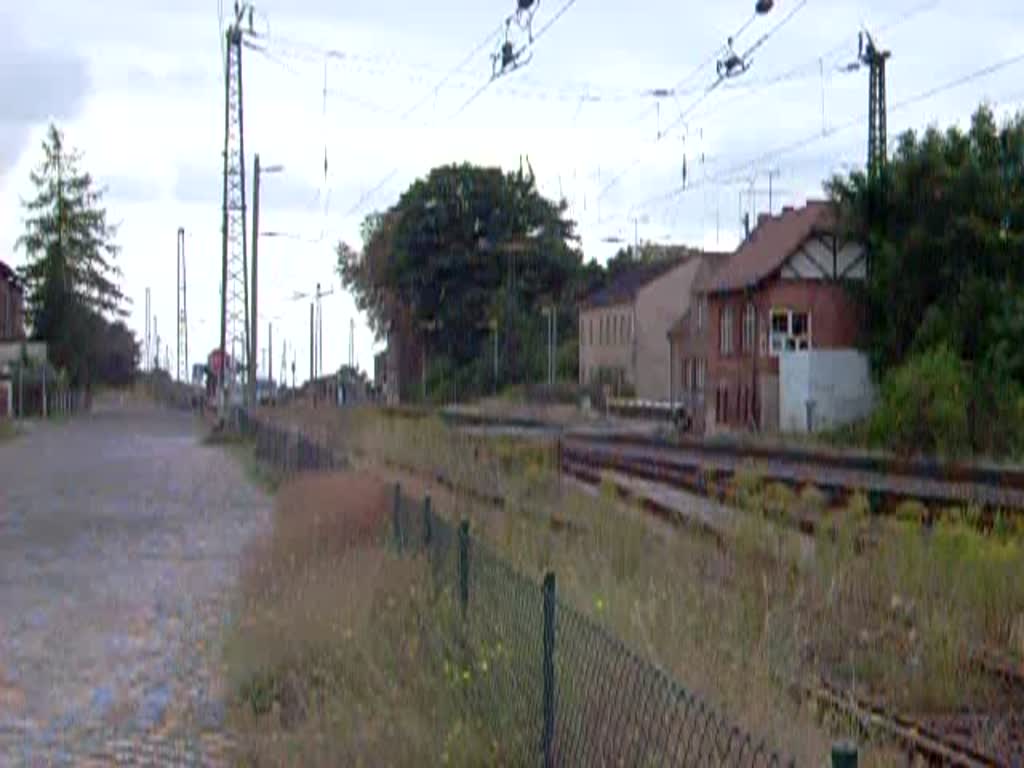 Ein IC, geschoben von einer BR 101, fhrt am 29.08.08 durch Stumsdorf Richtung Magdeburg.