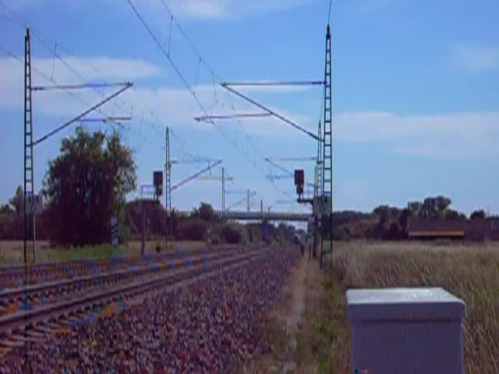 Ein IC  rauscht am 23.06.07 durch Grfenhainichen Richtung Berlin. Hinten schiebt eine Lok der Baureihe 120.