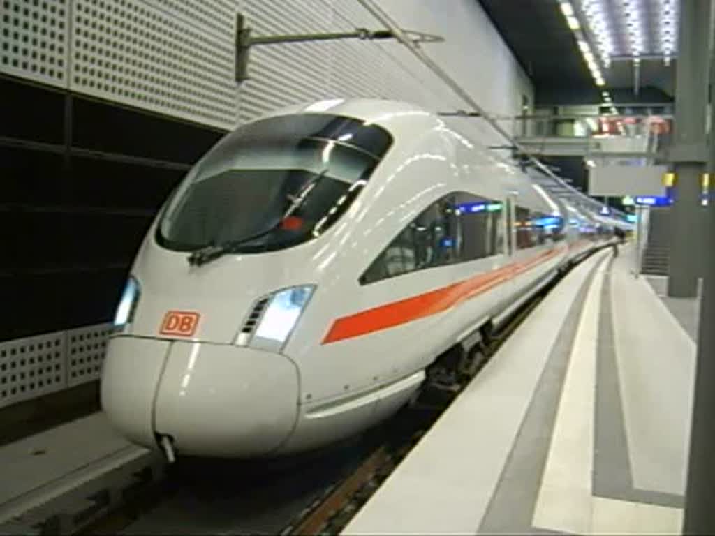 Ein ICE T fhr hier aus dem Bahnhof Berlin Hauptbahnhof nach Mnchen aus. Januar '07 15:30