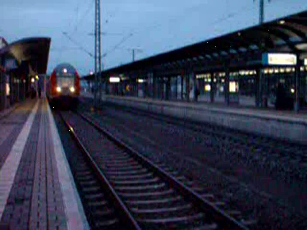 Ein ICE-T fhrt durch den Bahnhof Lutherstadt Wittenberg.