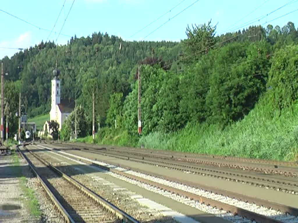 Ein ICE-T nach Wien West am 14.07.2012 bei der Durchfahrt in Wernstein am Inn.