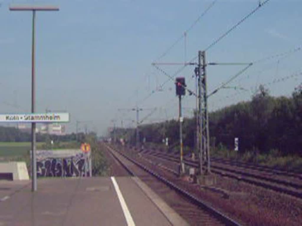 Ein ICE2 (Br 402) fhrt von Berlin-Ostbahnhof nach Kln Hbf an der S-Bahn Haltestelle Kln-Stammheim vorbei.