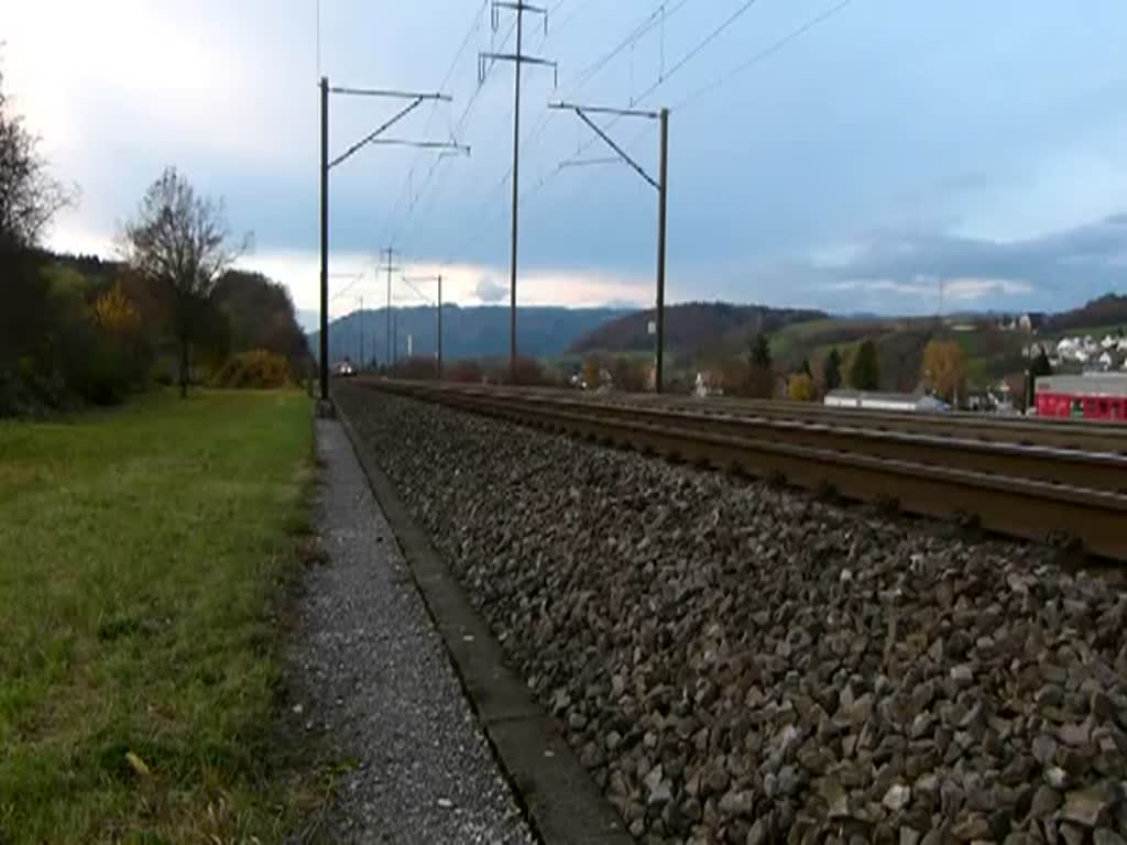 Ein InterRegio von Basel kurz vor dem Bahnhof Frick im Aargau im November 2010. Hinweis vom Fotografen nicht so ernst gemeint.