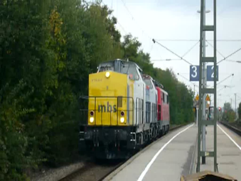 Ein Lokzug bestehend aus V 10.017 der Montafonerbahn AG, 203 637-4 von NBE Rail und 111 213-5 der DB verlsst nach der berholung durch ICE 109 den Bahnhof Bad Staffelstein von Gleis 3. (24.09.2009)