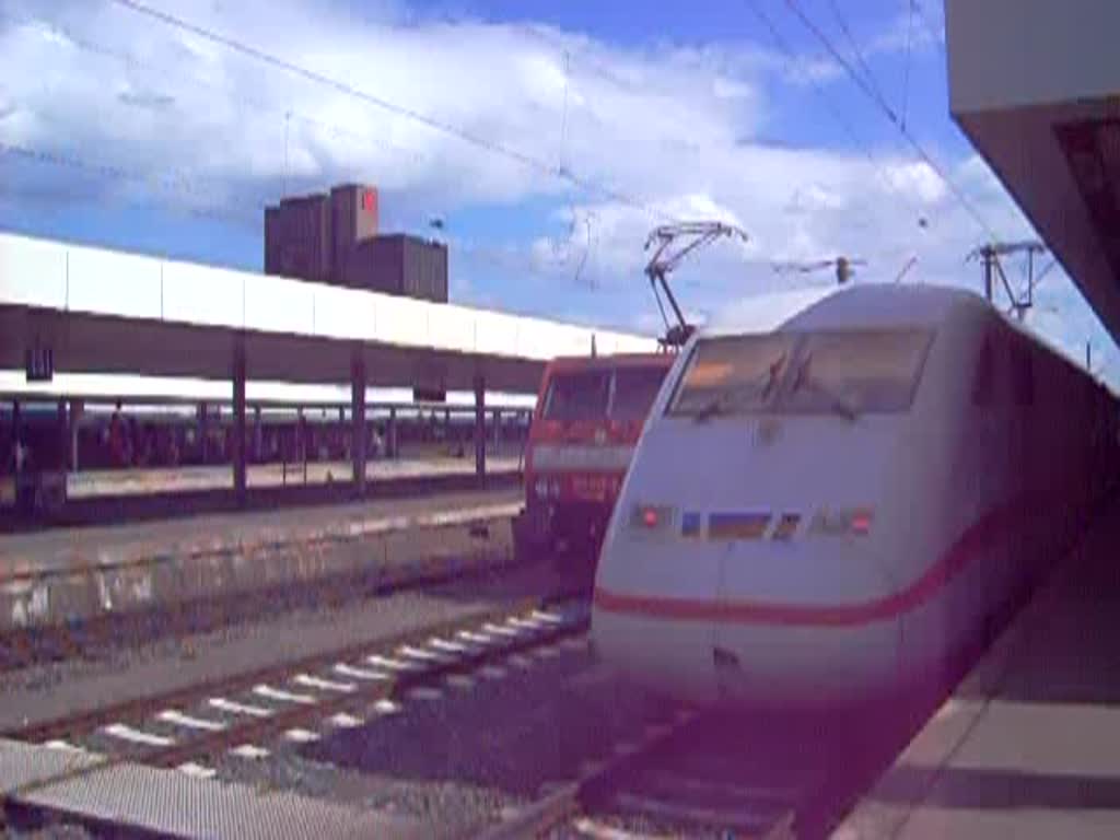 Ein Lokzug mit 8(!) Lokomotiven, gefhrt von 189 028, fhrt am 21.08.08 aus dem Hbf Hannover aus.
