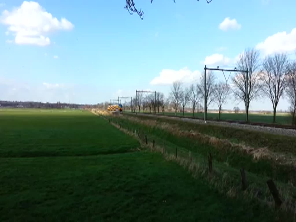 Ein neuer DDZ/NID Triebzug kommt vorbei auf die Strecke Amsterdam-Amersfoort bei Soest 05-03-2014
