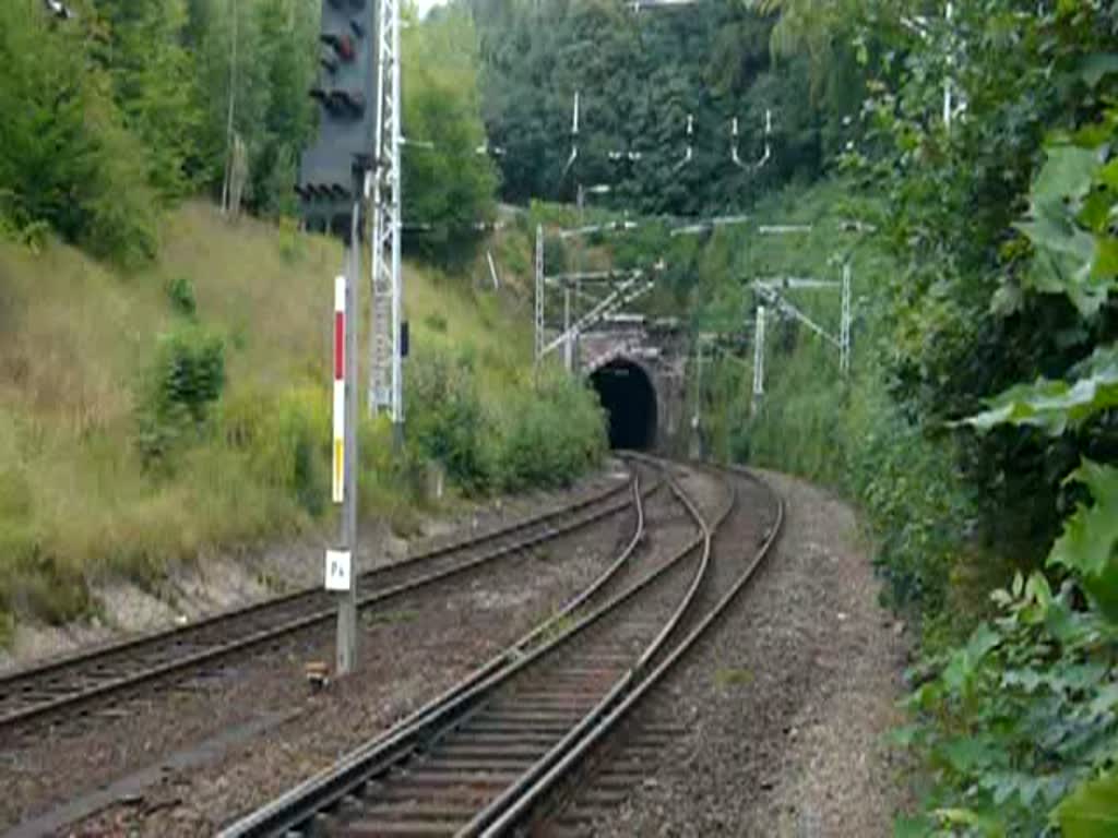 Ein RE von Magdeburg Hbf nach Erfurt Hbf kommt durch den Blankenheimer Tunnel gefahren - inkl. Signalhorn! (22.08.2009)