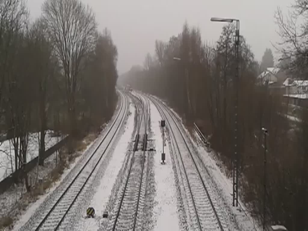 Ein Regionalexpress aus Richtung Nürnberg fuhr am 03.12.2014 durch Oberkotzau. 