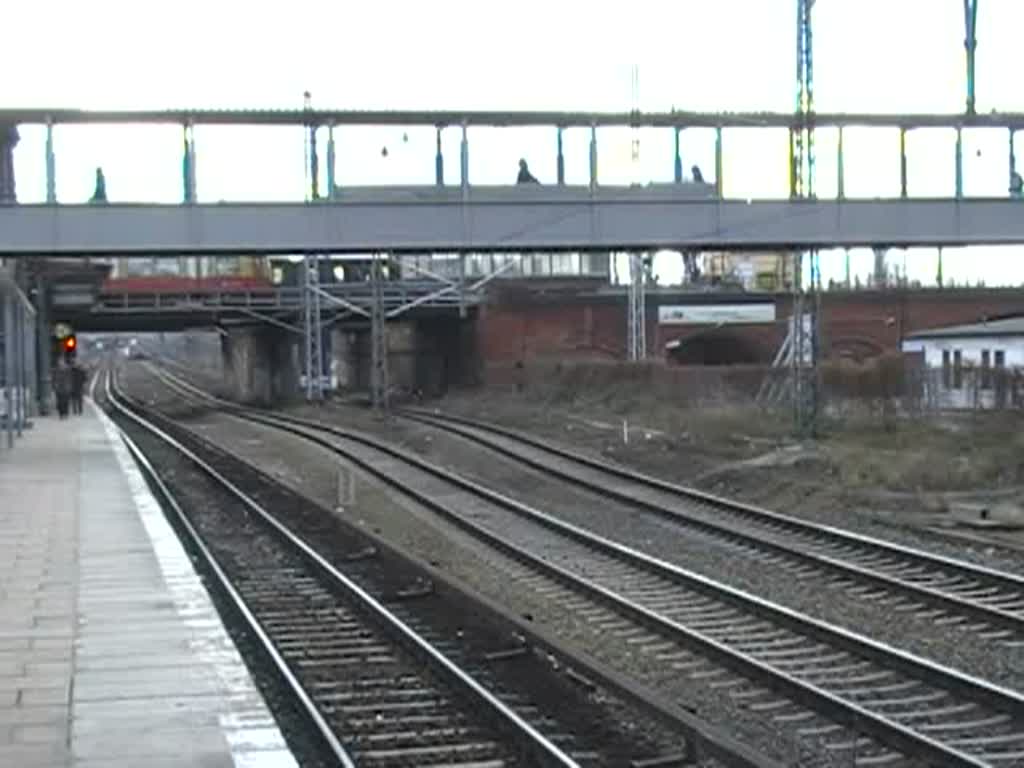 Ein Regionalzug der RB14 fhrt durch Ostkreuz, Steuerwagen voran. 18.3.2008