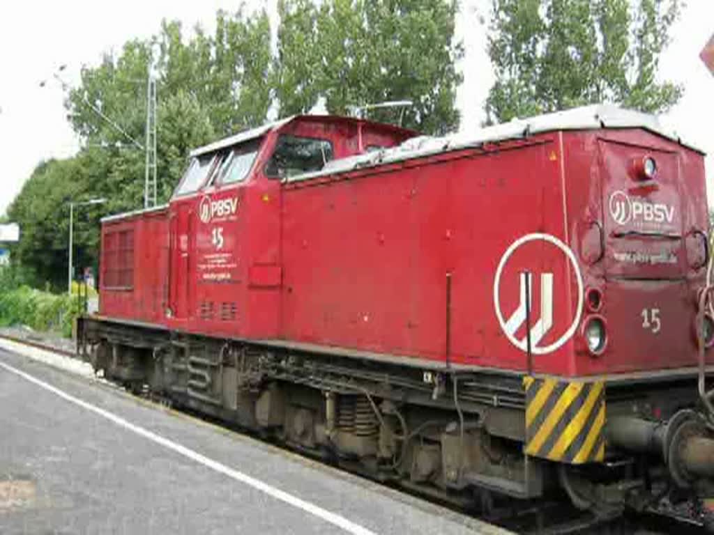 Ein Schotterzug gezogen von der Lok 15 der PBSV (BR 203) und geschoben von der Lok 17 (V 180 331) im Bahnhof Eschwege West. Sommer '08.