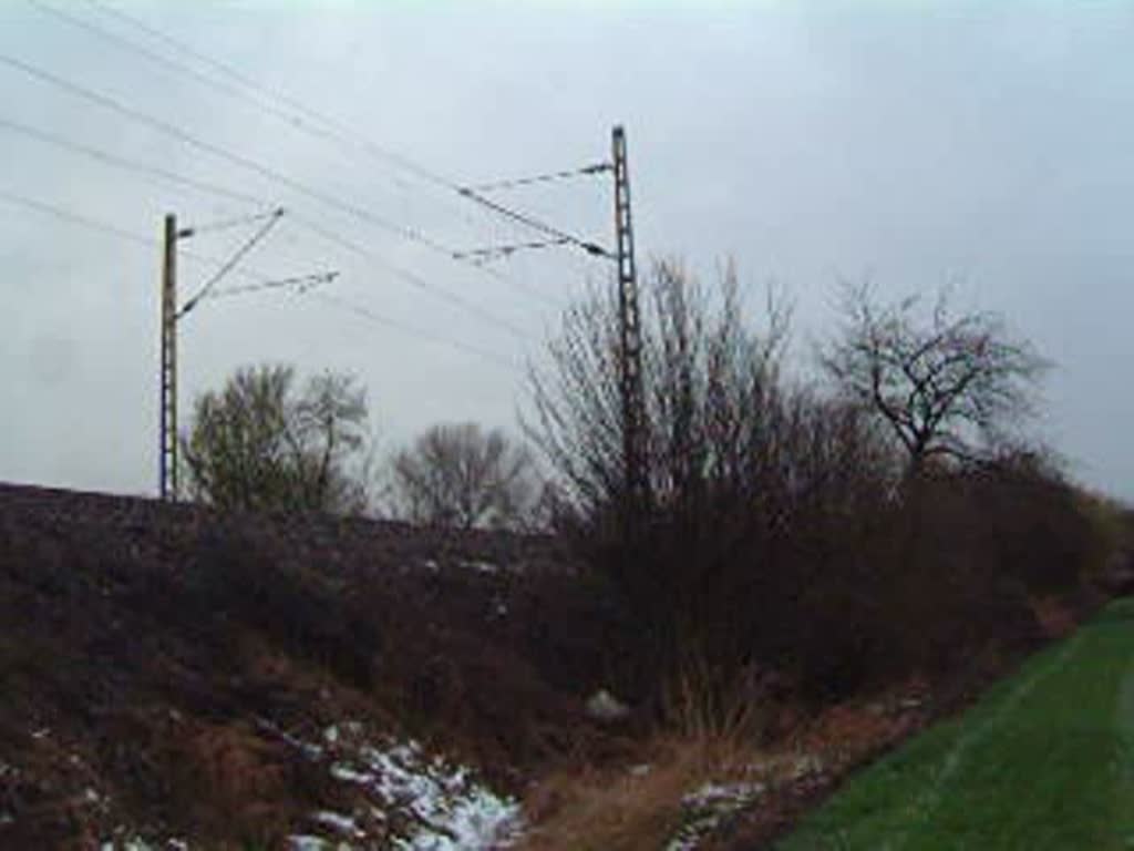 Ein schweiztauglicher ICE1 (Interlaken-Ost - Berlin-Ostbahnhof) ist auf der KBS702 bei Herbolzheim unterwegs.