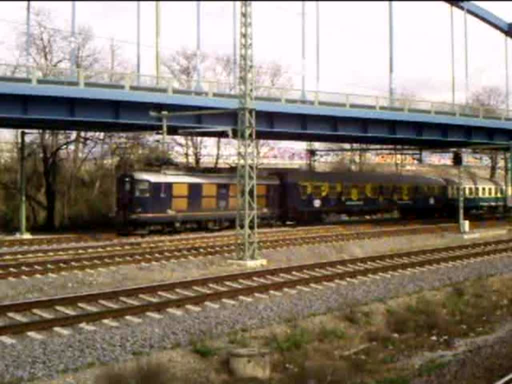 Ein Sonderzug mit Re 4/4 fhrt durch Kln-Buchforst in Richtung Kln Hbf. 28.03.08