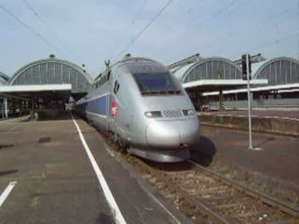 Ein TGV in Karlsruhe Hbf bei der Ausfahrt in Richtung Stuttgart.
