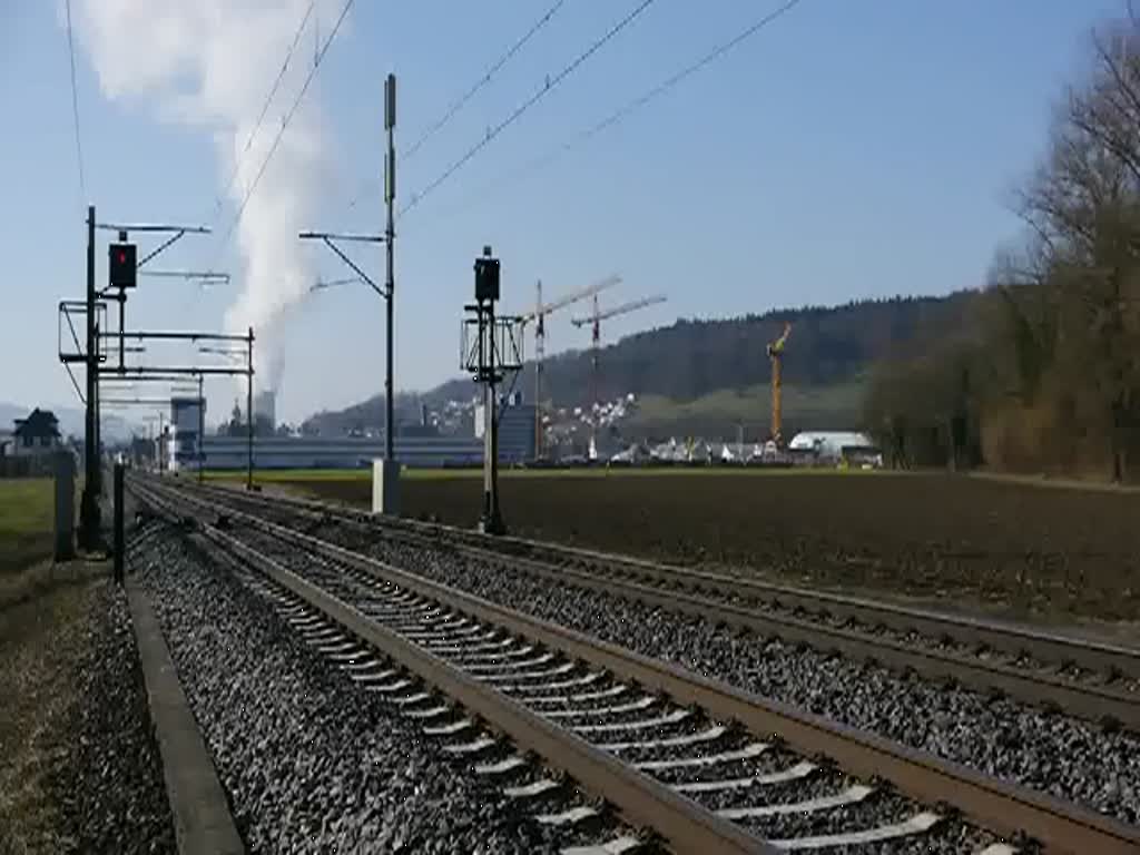 Ein TGV zu Mittagszeit auf der Fahrt nach Zrich kurz vor Aarau. 5.2.2011