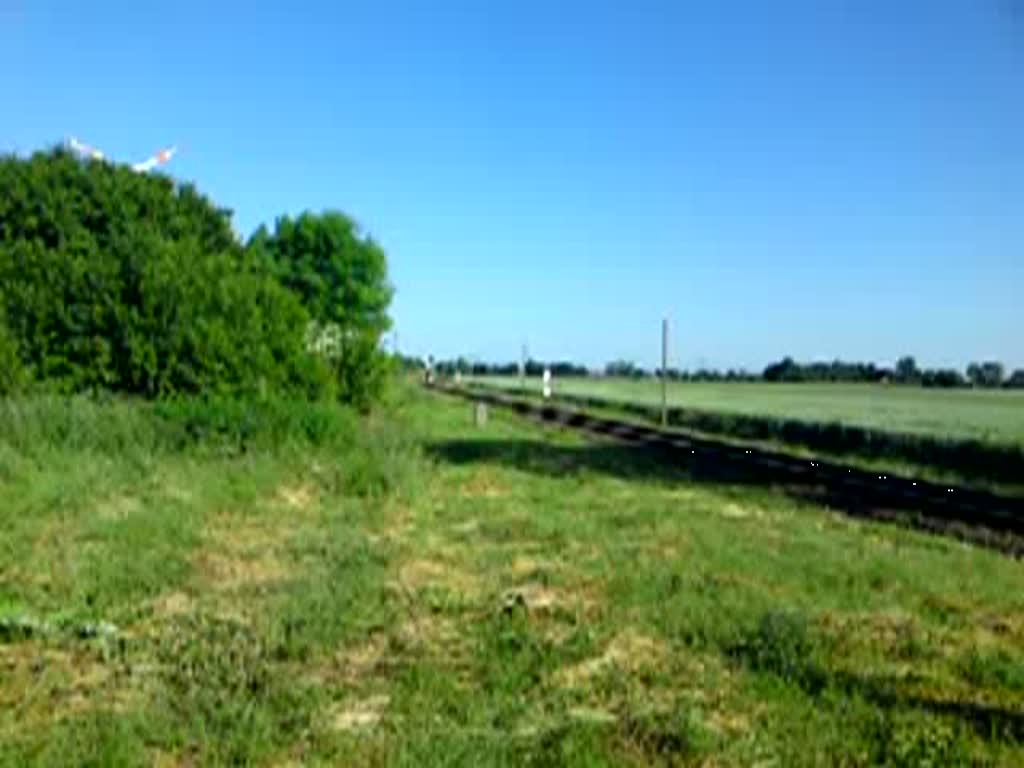 Ein Triebwagen der ODEG 2 Minuten nach dem verlassen des Bahnhofs Letschin nach Berlin-Lichtenberg via Eberswalde. Streckenlinie OE60.