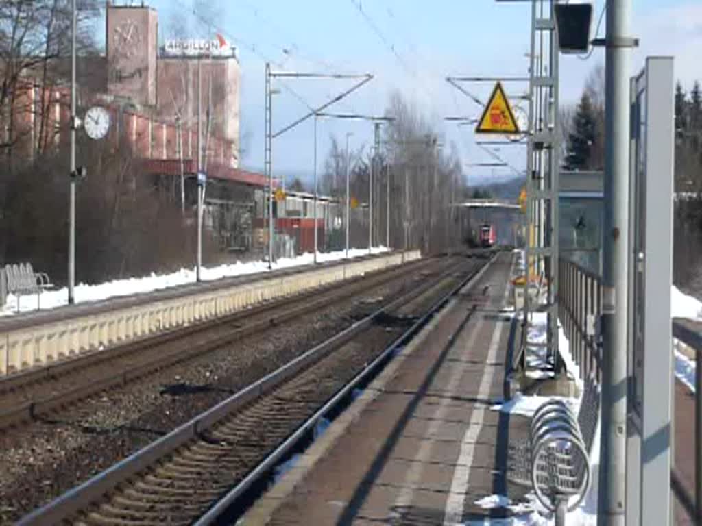 Ein VT612 von Saalfeld nach Lichtenfels und Bayreuth / Hof durchfhrt Redwitz (Rodach) am 14.02.2009.