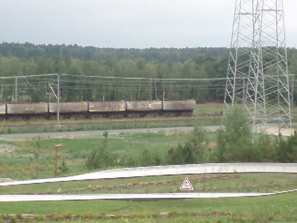 Ein Zug der LAUBAG ist am 17.07.08 in Richtung Kraftwerk Jnschwalde
unterwegs .