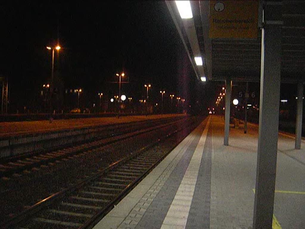 Eine 111 am 29.12.2007 mit einer RE nach Nrnberg bei der einfahrt in Landshut HBF. 