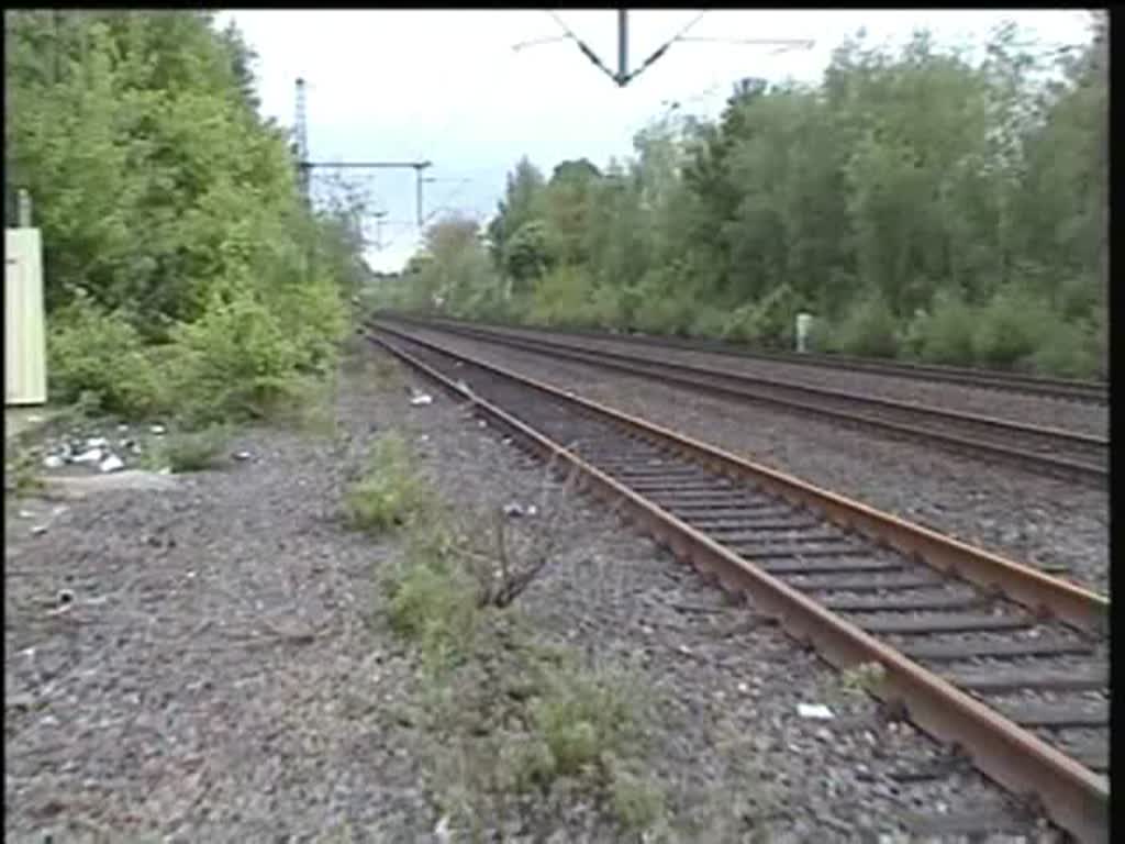 Eine 143 zieht eine X-Wagenzug durch Korschenbroich mit den Ziel Hagen. 12.5.2010