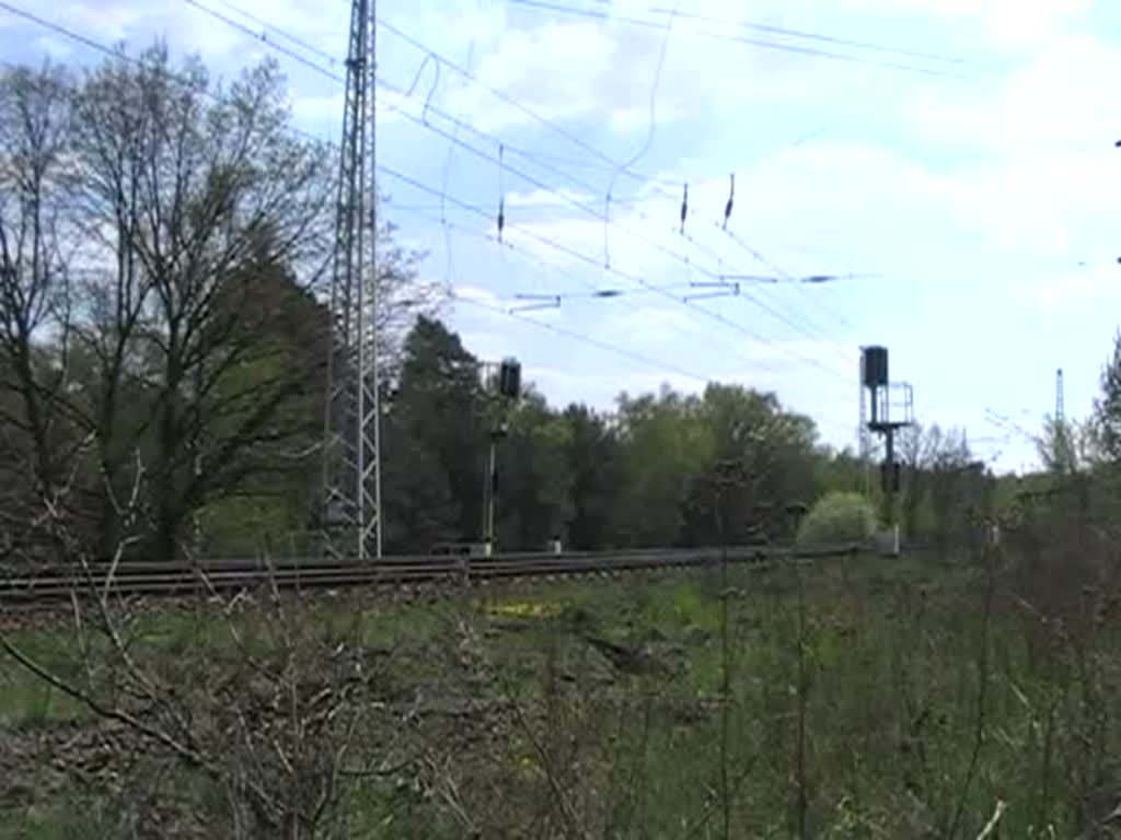 Eine 155 mit Gterzug am 27.4.2008 in Berlin-Wuhlheide.