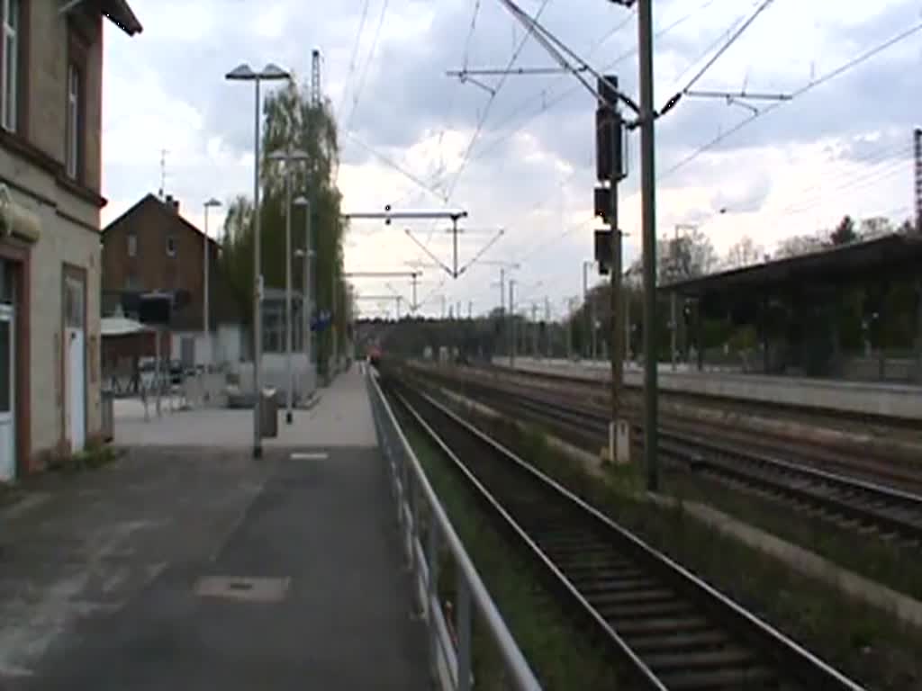 Eine BR 101 mit IC und eine BR 146 mit RB nach Mannheim Hbf in Frankfurt am Main Stadion am 16.04.11