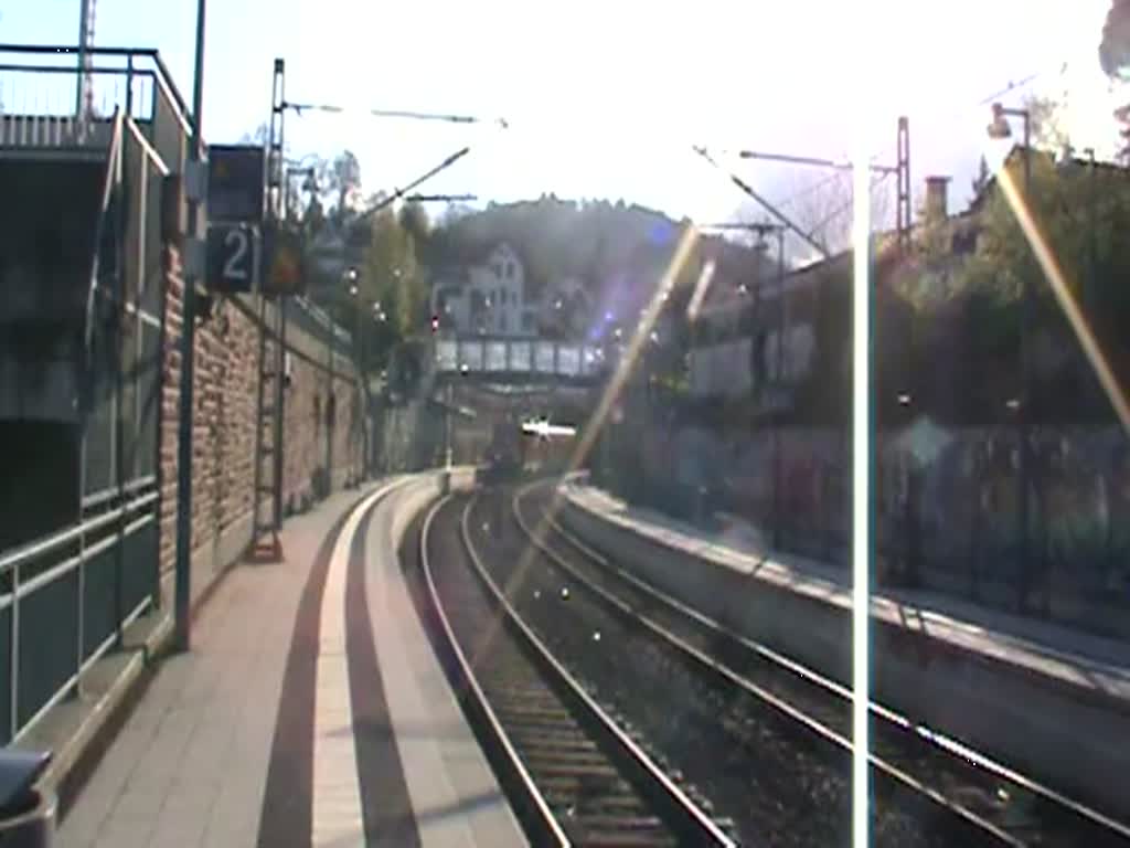 Eine BR 111 mit RE nach Heilbronn am 04.04.11 in Neckargemnd Altstadt