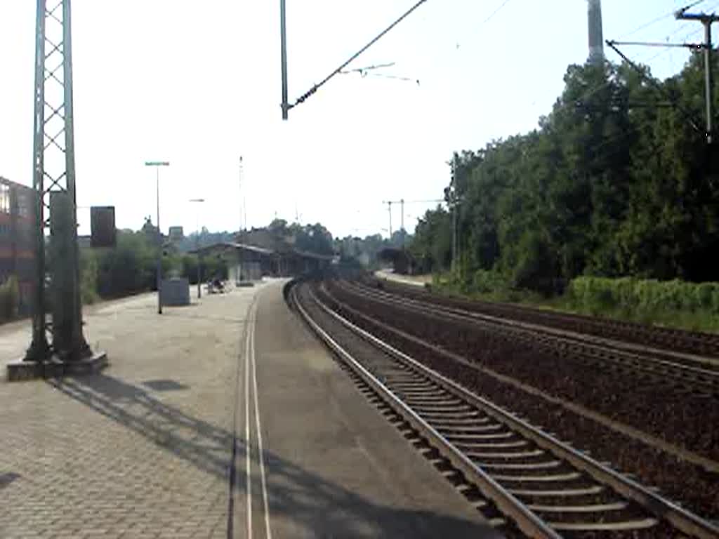 Eine BR 155 mit Gterzug bei der Durchfahrt Werder (Havel) Richtung Potsdam.
