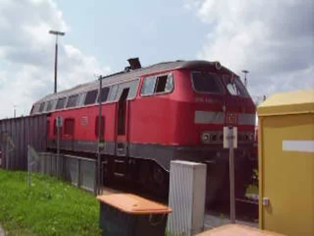 Eine BR 218 im Kempten Hbf beim anlassen des Motors nach dem Tanken.