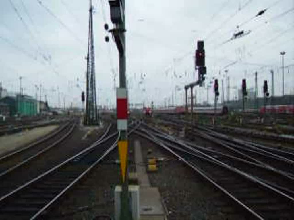 Eine BR 365 der DB bei Rangieren in Frankfurt Main Hbf. Mit kleinen Pfiff fr den Filmer, also mich. 