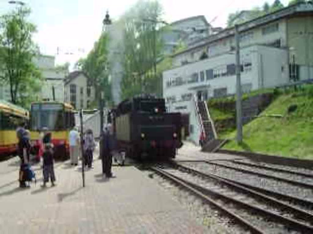 Eine BR 50 der Ulmer Eisenbahfreunde in Bad Herrenalb beim Rangieren. 