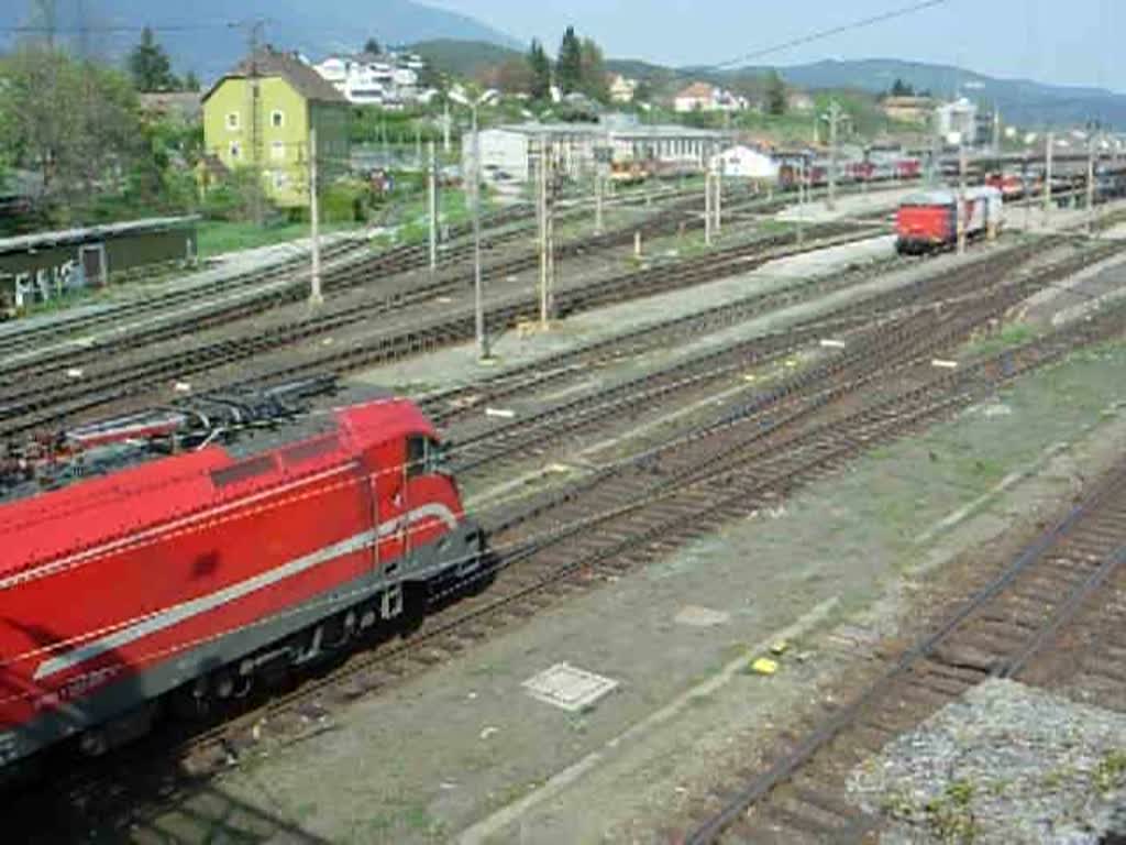 Eine BR 541 der Slowenischen Eisenbahn bei Verschubarbeiten im Bahnhof Villach in Krnten. Ich hab sie am 12.04.06 gesehen 