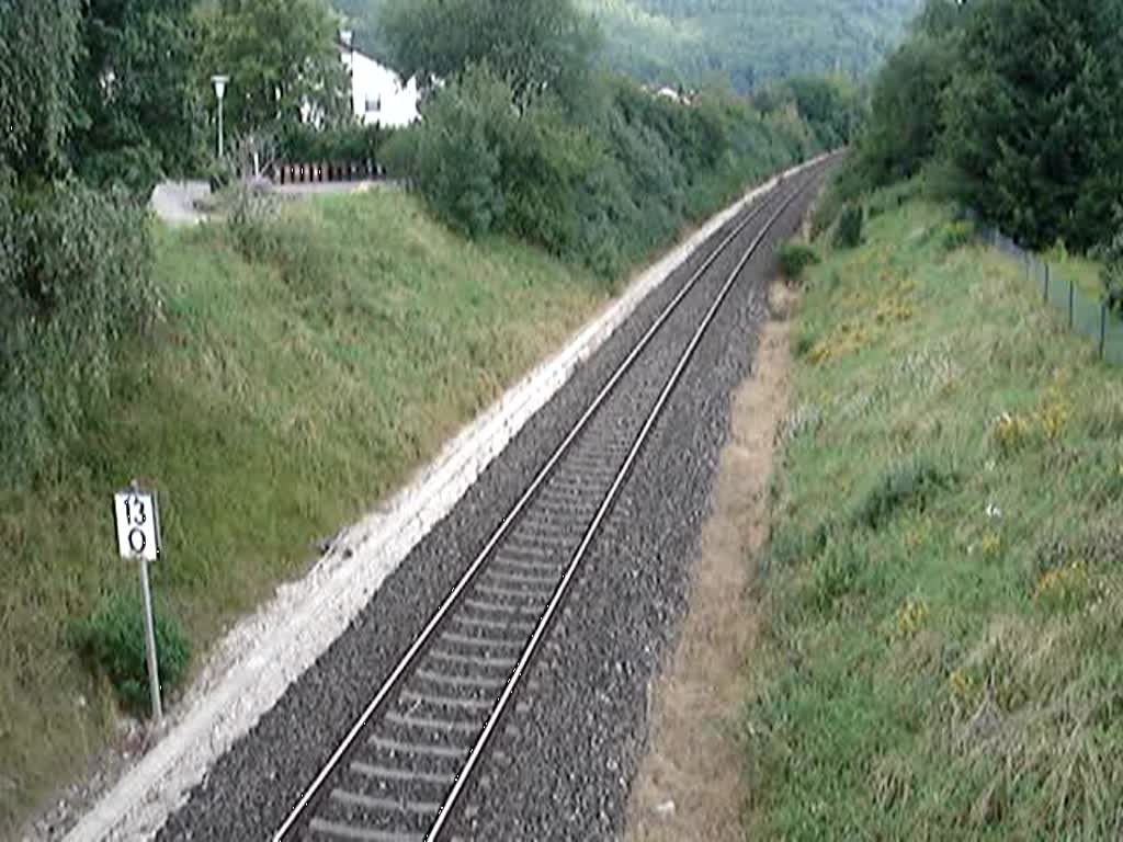 Eine Br.294 mit dem tglich verkehrendem Gterzug von Aalen ber Oberkochen nach Giengen(Brenz). Aufgenommen am 27.Juli 2007 kurz vor Knigbronn.
Danke an den netten Tf fr das Signalton.
