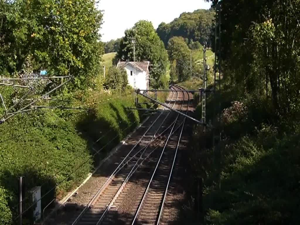 Eine Captrain Class66 kommt mit einem leeren Erzzug am Haken die Steilrampe am 
Gemmenicher Tunnel hoch. Location: Reinhartzkehl (Kr.Aachen) Oktober 2012.