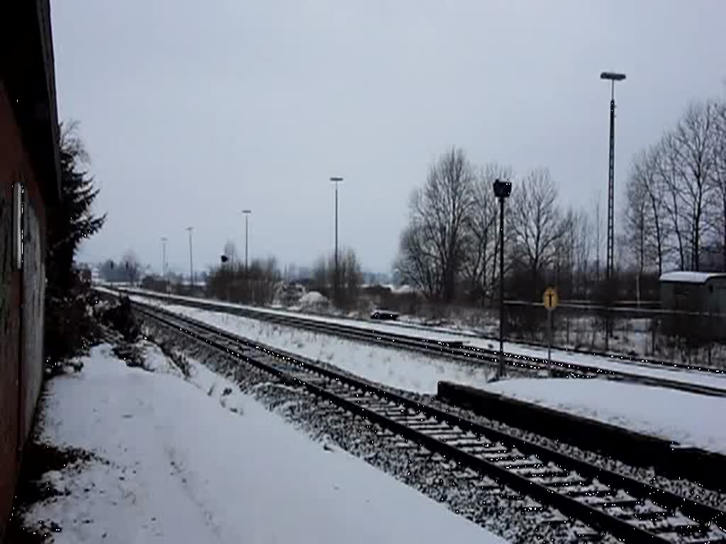 Eine Doppeltraktion 612er fhrt am 11.02.2010 um 11:28 als RE 3609 (Hannover - Halle(Saale)) planmig durch den Bahnhof Gro Dngen (Gleis 1).