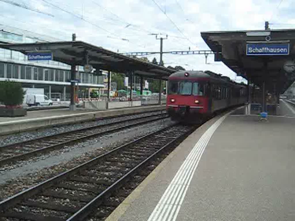 Eine Doppeltraktion RABDe 510 verlassen Schaffhausen als S-Bahn 16 in Richtung Herrliberg-Feldmeilen.