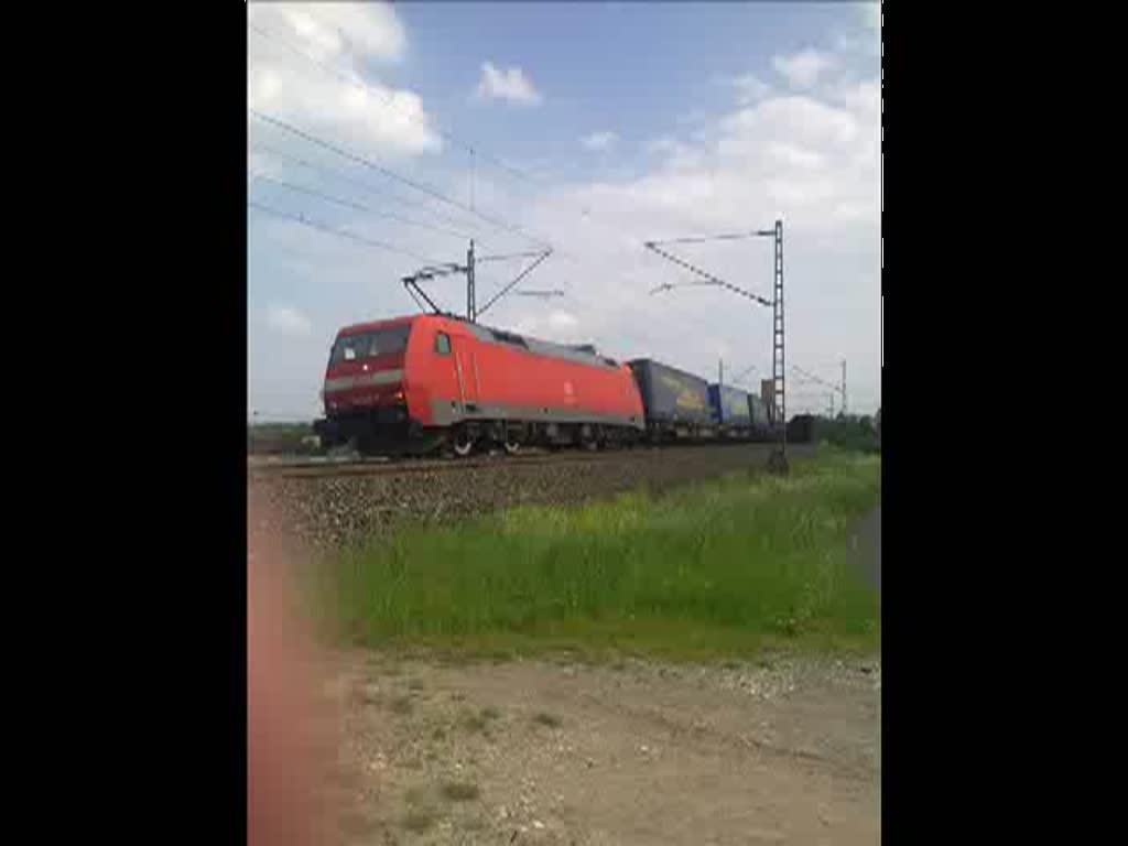 Eine Güterzugbegegnung gab es am 29.5.10 zwischen der 155 183 mit gemischten Güterzug und der 152 144 mit KLV-Zug (LKW-Walter). Haßlach(b. Kronach)