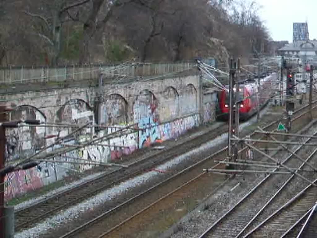 Eine Kopenhagener S-Bahn (S-Tog) am 15.01.2012 zwischen dem Bahnhof sterport und Nrreport.