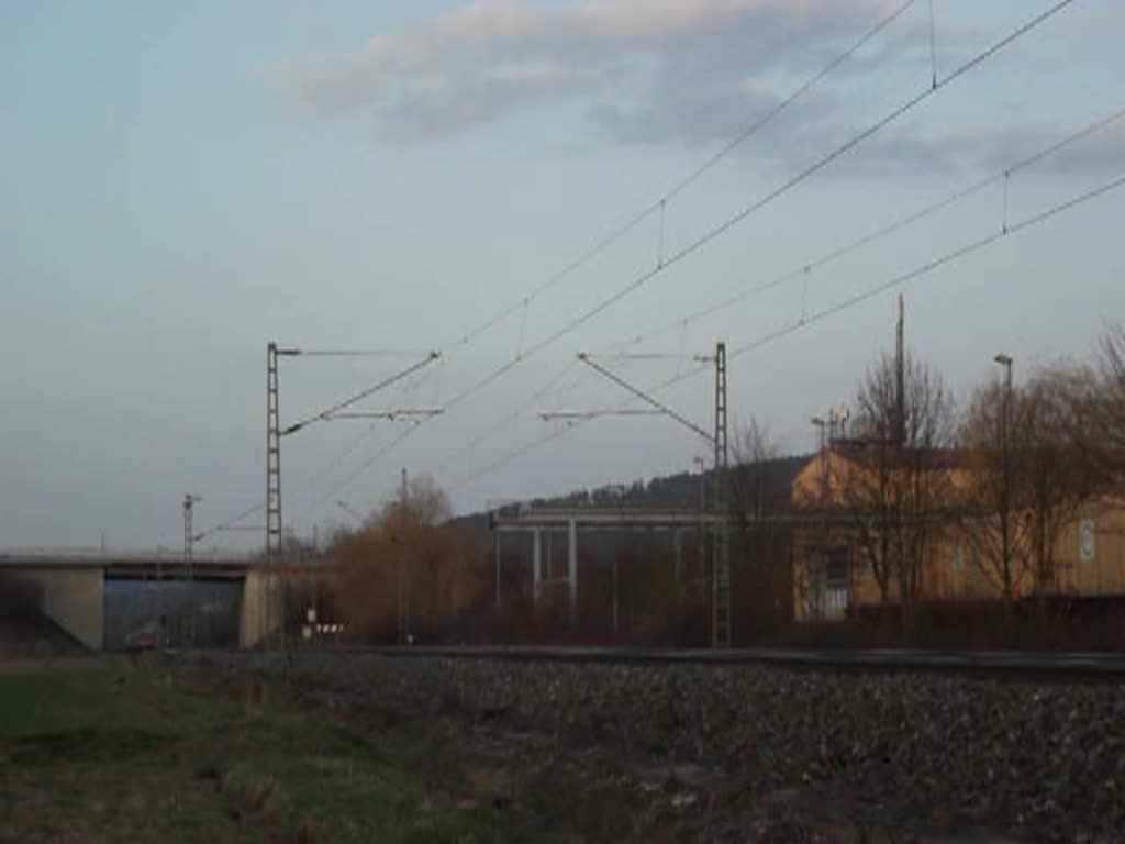 Eine n-Wagen Garnitur mit einer 111 als Schublok ist am 28. Mrz 2011 als Leereise von Kronach nach Lichtenfels bei Neuses (bei Kronach) unterwegs.