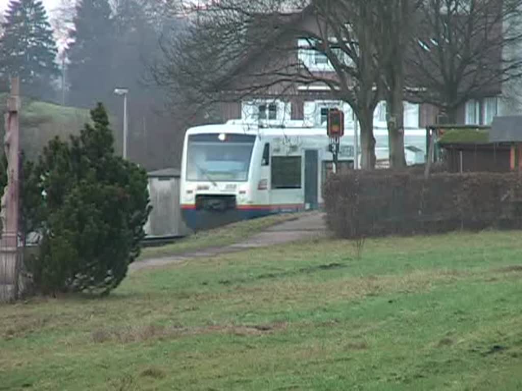 Eine OSB fhrt als SWE 71720 von Achern nach Ottenhfen. Gefilmt kurz nach Furschenbach am 25. Januar 2008 um 16:45 Uhr. (0:44 Minuten)