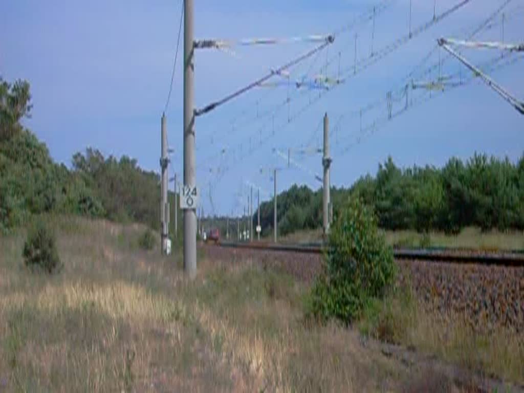 Eine RB, geschoben von einer BR 143, fhrt am 11.07.08 durch Muldenstein. Fahrtziel ist Halle/Saale Hbf oder Leipzig Hbf.