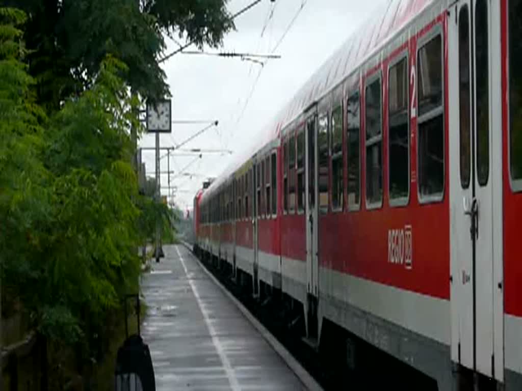 Eine RB nach Lichtenfels fhrt aus Bad Staffelstein ab. Hinten hngt noch eine abgebgelte 143. (14.09.2009)