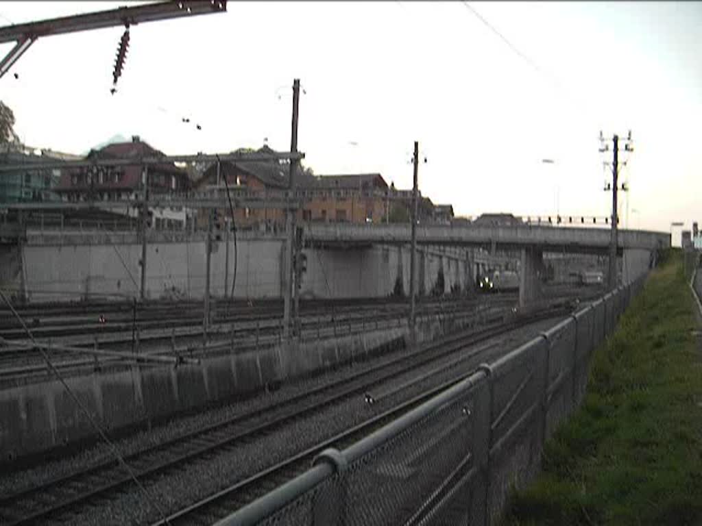 Eine Re 485 auf den Weg zum Depot am 02.11.2007 in Spiez. 