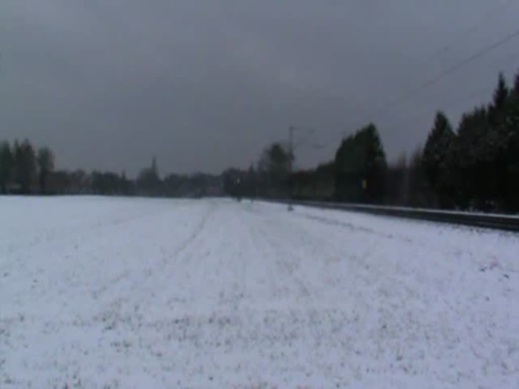 Eine Regionalbahn 55 bei Maintal im Winter.