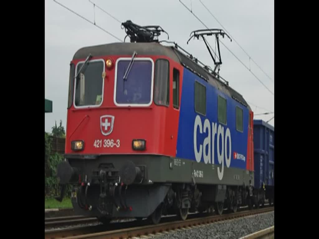 Eine reife Schweizerin im Hessenland. 421 396-3 mit Gz in Fahrtrichtung Sden. Aufgenommen am 23.07.2010 in Ludwigsau Friedlos.