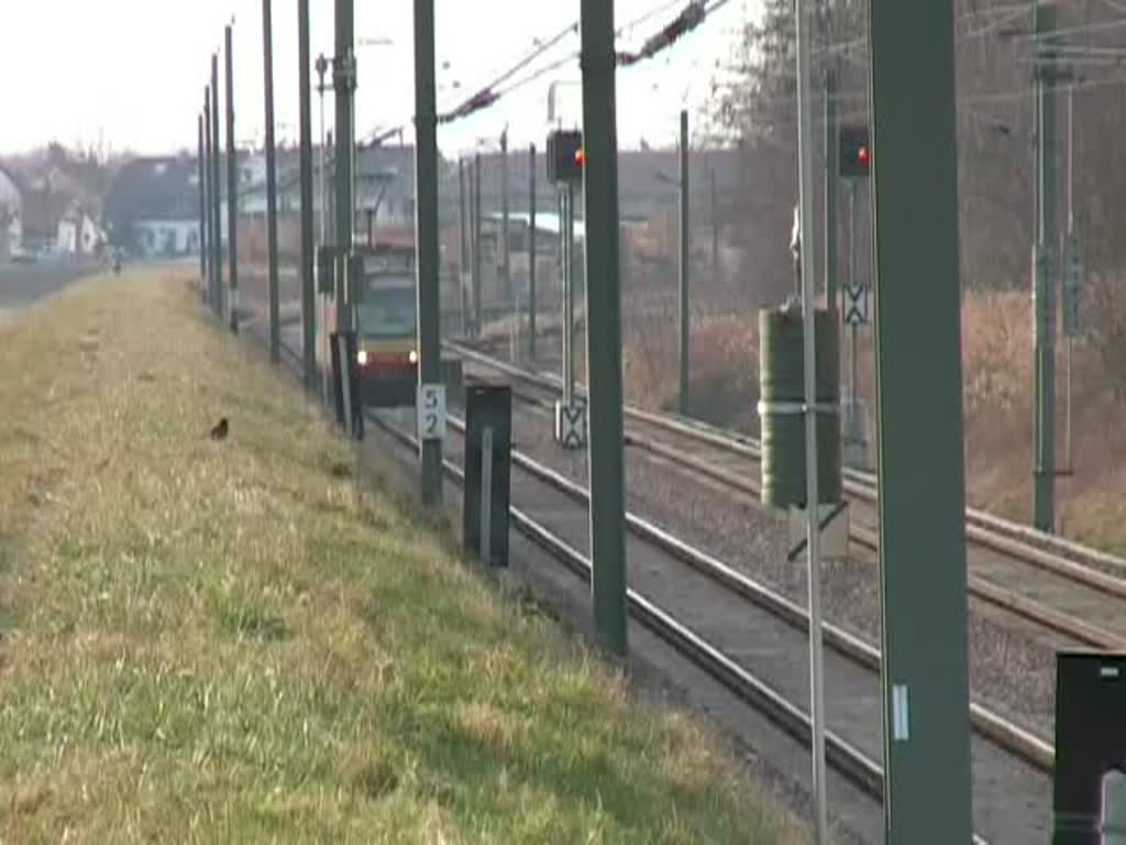 Eine Stadtbahn aus Karlsruhe Richtung Freudenstadt, entlang der Murg. Gefilmt am 10. Februar 2008. (0:47 Minuten)