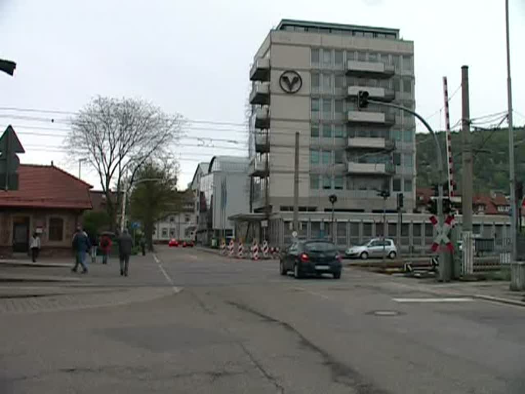 Eine Stadtbahn verlsst den Bahnhof Ettlingen Stadt in Richtung Bad Herrenalb. Gefilmt am 17. April 2009 (0:41 Minuten).